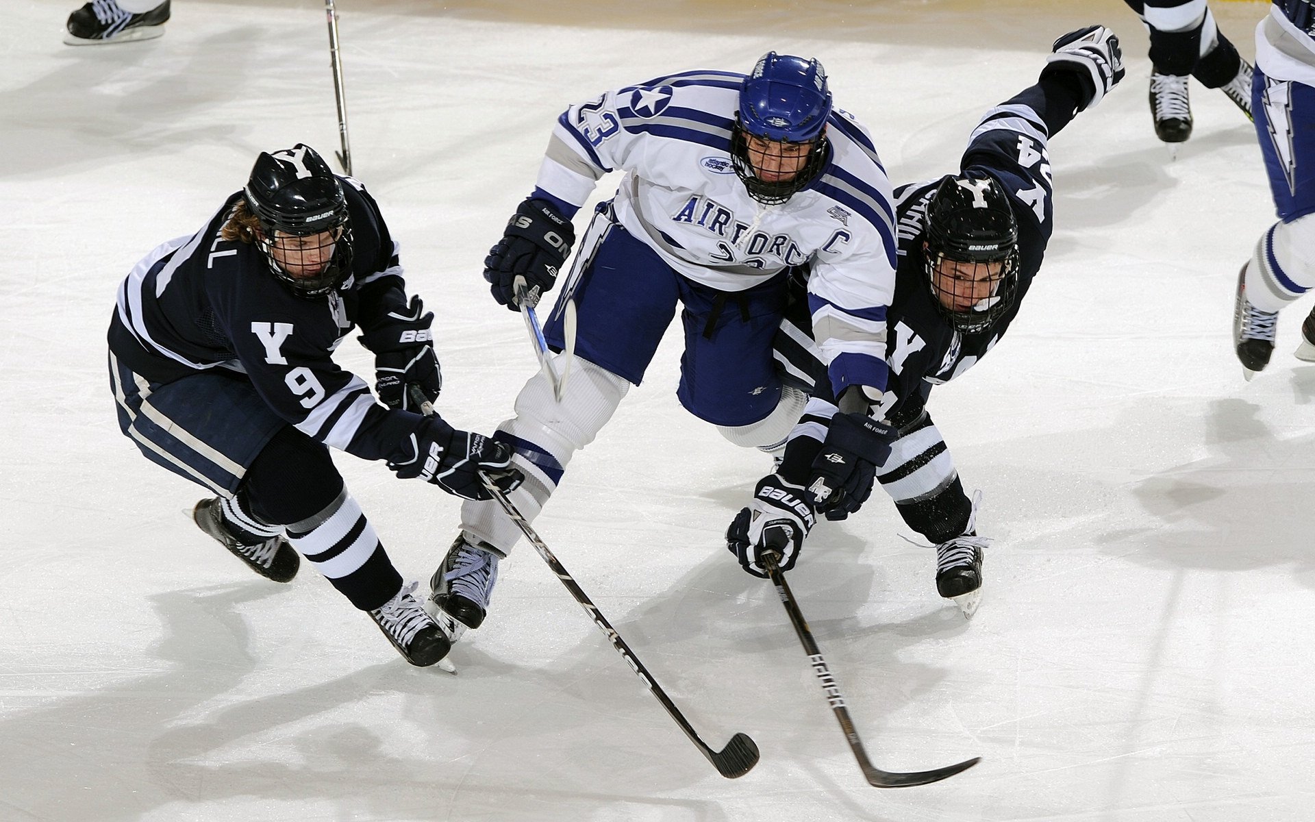 俱乐部利用智能分析技术提升球员比赛数据解读能力，足球俱乐部数据分析师