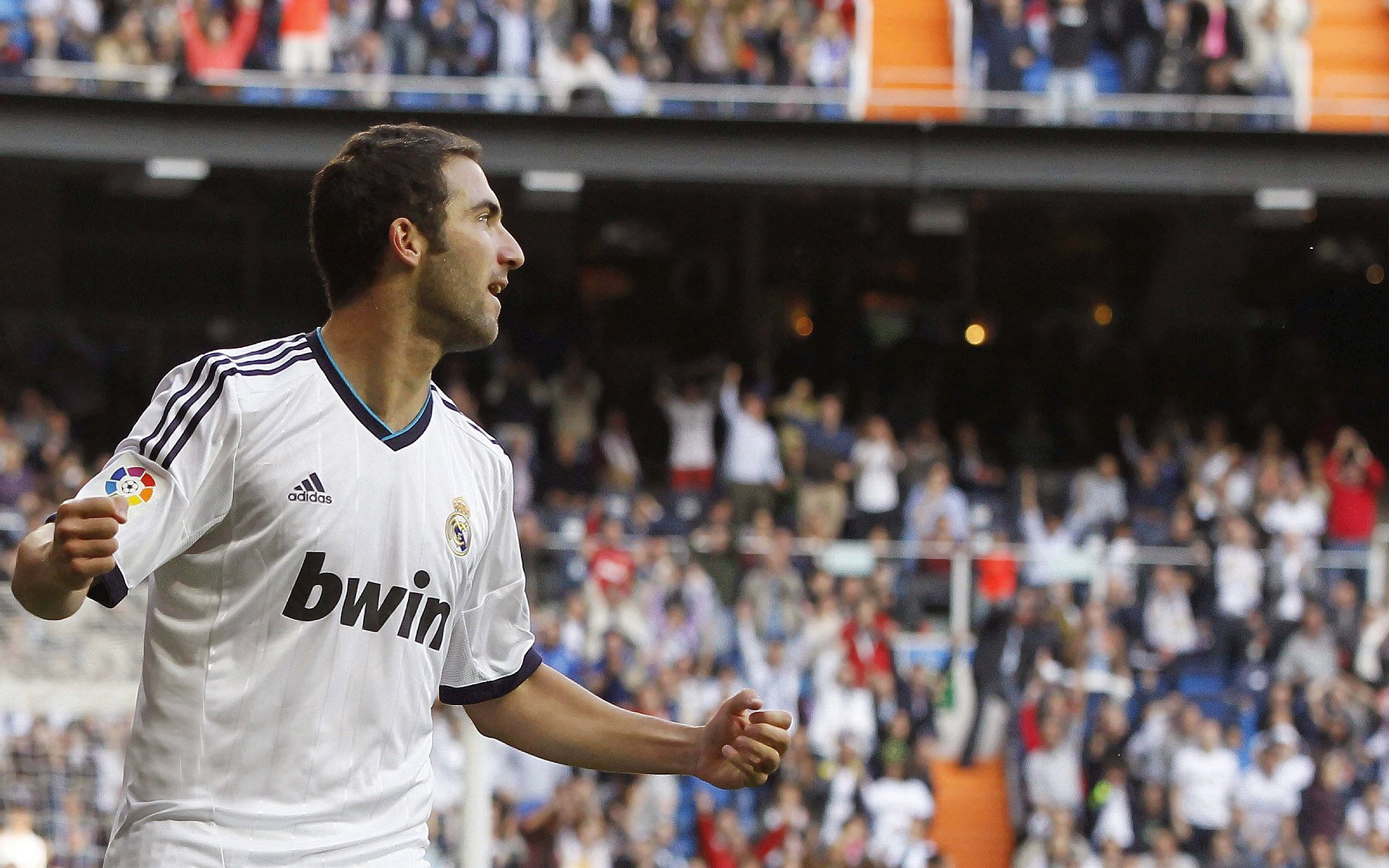 米兰双雄各显神通，争夺意甲冠军