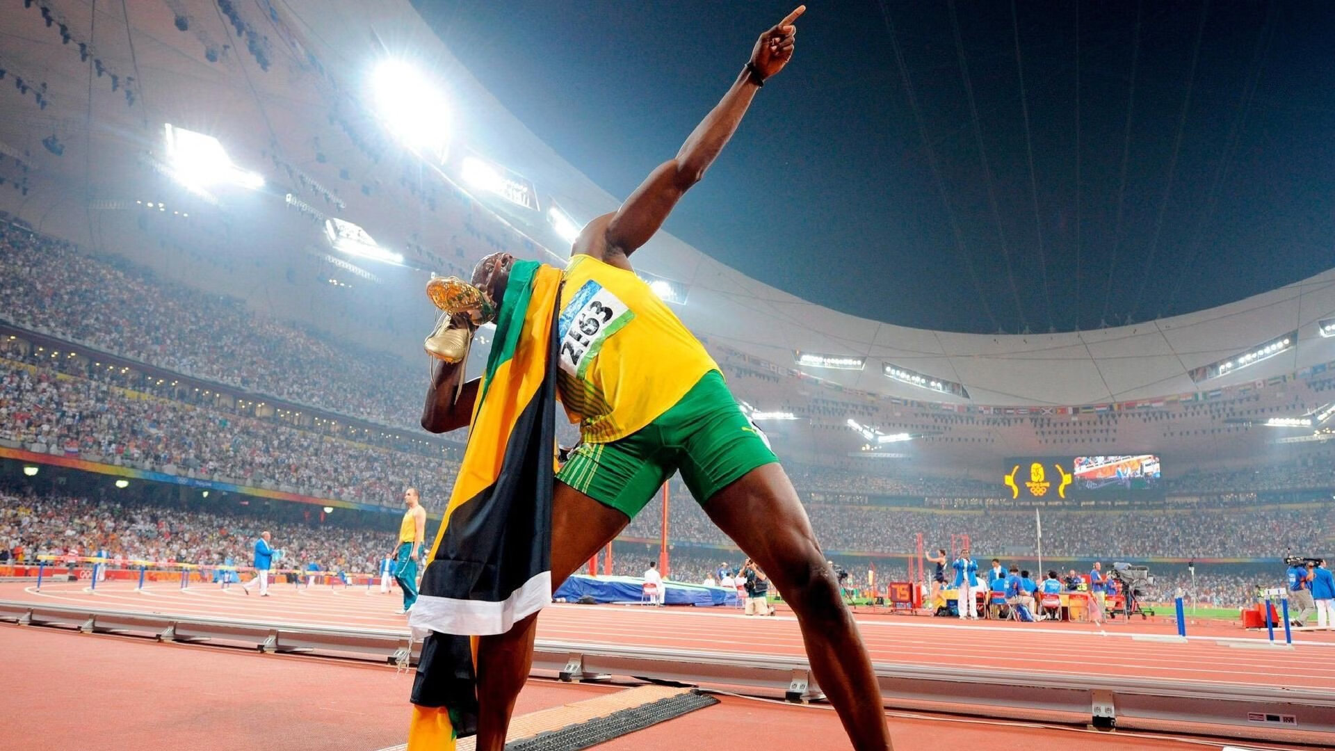 自由泳长程中立代表队A展现节奏耐性，自由泳出发技术